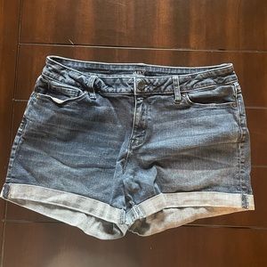 a.n.a Jean Shorts. Women’s. Size 30/10.